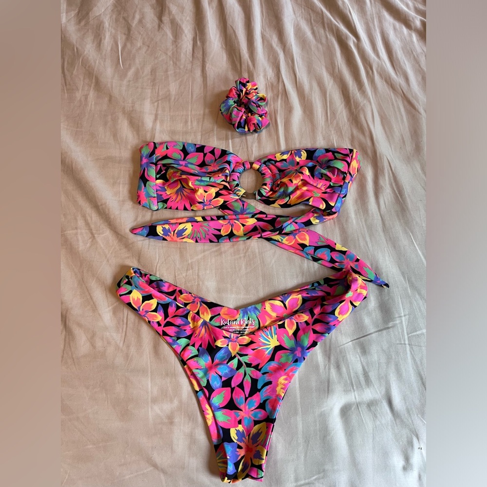 Kulani bikini + scrunchie set - S top + M bottoms